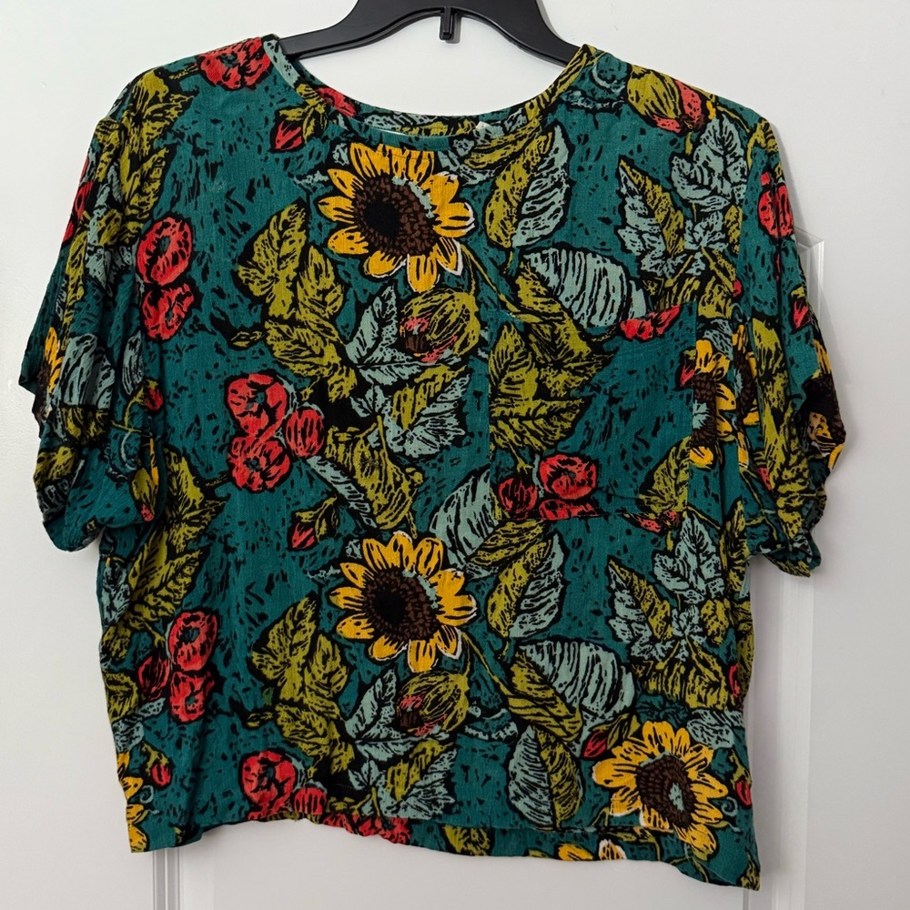 Express teal floral sunflower 🌻 pocket tee shirt